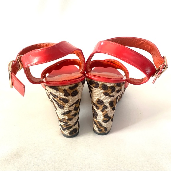 Red Dragonfly Platform Wedge Animal Print Red Heeled Sandals 7 Womens Shoes - Picture 14 of 16